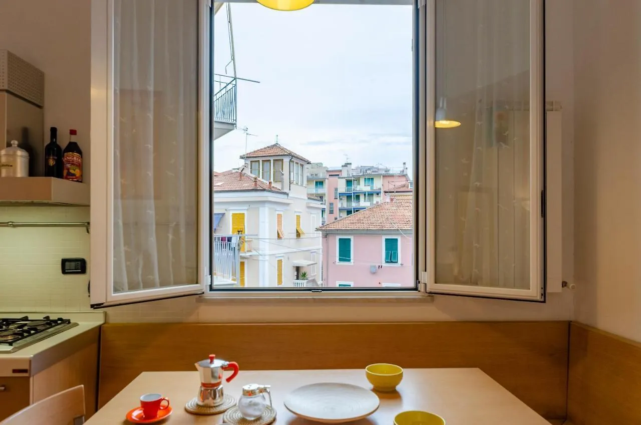 Joivy Apt For 4, Metres From Beach, In Sestri Levante Italy